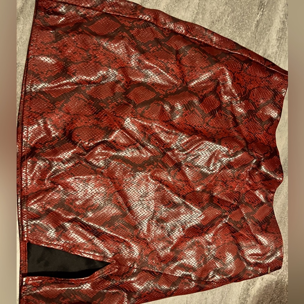 Women guess skirt